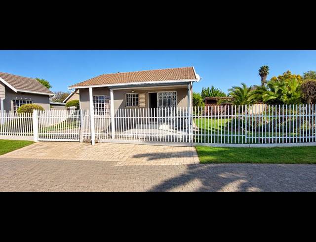 3 BEDROOM HOUSE FOR SALE IN BRACKENHURST